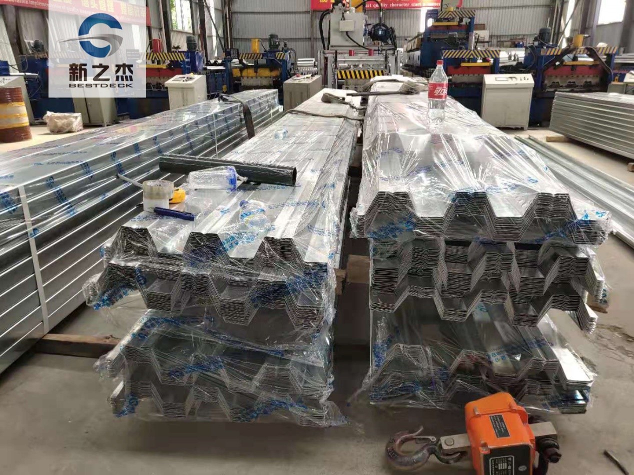 上海新之杰YXB75-230-690开口压型钢板堆放区域.jpg
